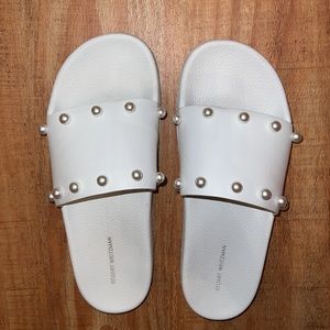Stuart Wiseman pearl slides size 9